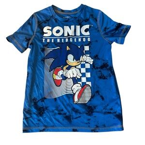 Sonic boys t shirt, Size 6 also fits a 7y.